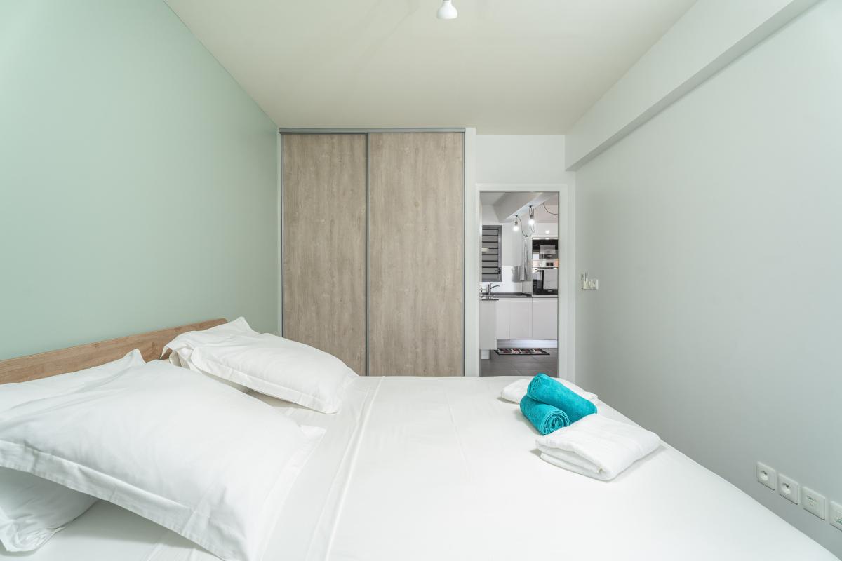 12 hebergement-vacances-fort-de-france-chambre-double-climatisee